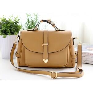 IDR 158,000  Material : Kulit PU  Height: 20cm  Length : 31cm  Depth : 9cm