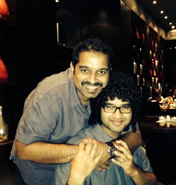 ADHM_FanClub's tweet photo. “@bbcasiannetwork: *NEW MAAL*  #HullaRe by @Shankar_Live &amp; @Sid_Mahadevan, from @2States_FC! http://t.co/6EAaDOtuJ2 http://t.co/WxnZZMUWRY”
