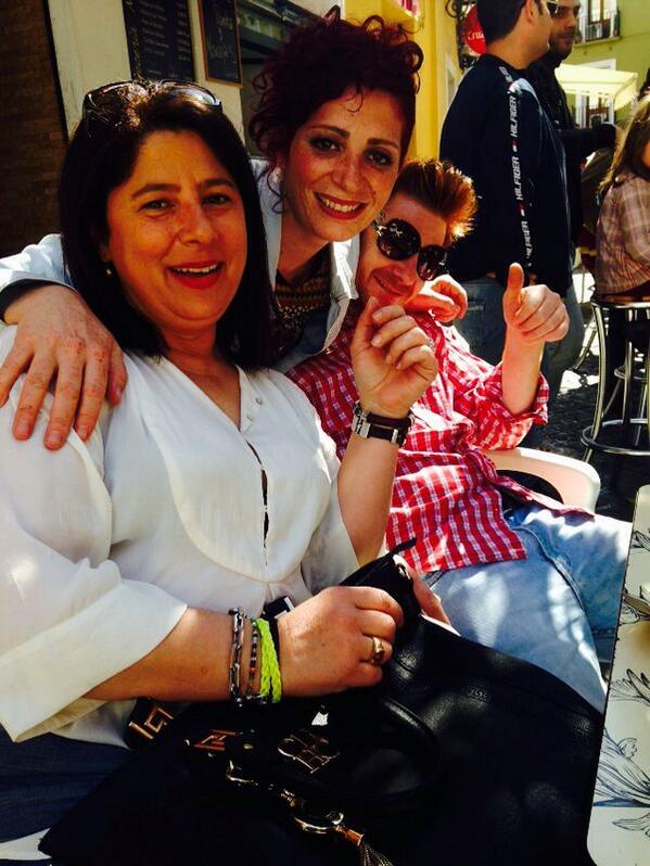 MelissaHchef's tweet photo. @MelissaHch con @MANUELASABIOTE  @FansRaul_LTEN  de cañitas por Sevilla ¡ http://t.co/nU7zOWAqQz