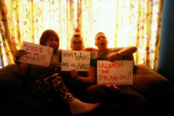 charlooola's tweet photo. #MRDWC  welsh groupies http://t.co/03hY3u9eEu