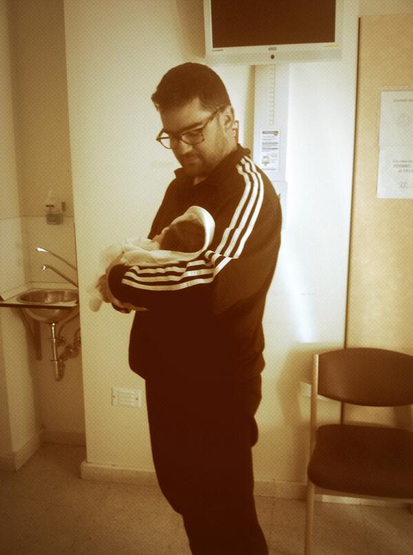 kiko_pyxn6's tweet photo. Gran noticia! El nacimiento de mi sobrina! Muy contentos!!! Nació en día http://t.co/rXj7imwLxx