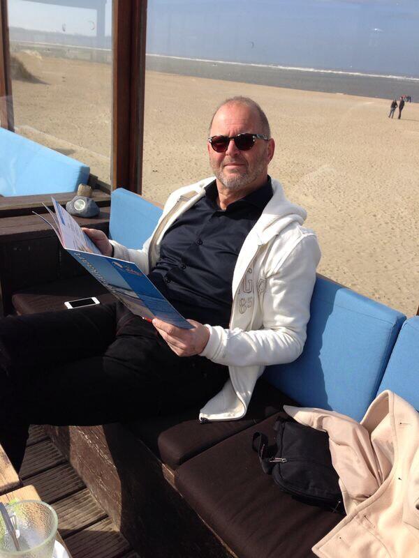 Valsterp's tweet photo. Heerlijk in het zonnetje bij @PaviljoenCside in #ouddorp  #genieten hier. http://t.co/p2tyHQDUeq