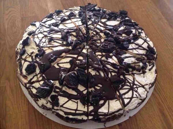 dessertsOW's tweet photo. Oreo Cookie Bash cake anyone? Open 7pm tonight #oreo #cake #chocolate #cake #dessertsonwheels http://t.co/CfaJZolz39