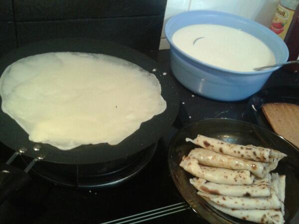 fatinsyahirah97's tweet image. preparing dinner for tonight... #lempeng #sambalsardin #diet #familydinner...