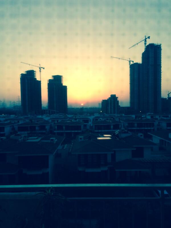 mohitjo's tweet image. #SoothingSunset his everyday paintings can never be sold. #MidasMagic