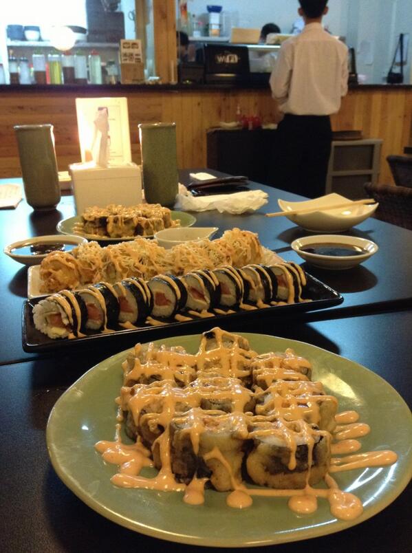 steffitanjung's tweet photo. Makan super kenyangg ulalalaaa @takeichi_ http://t.co/hv6nDuiGXc