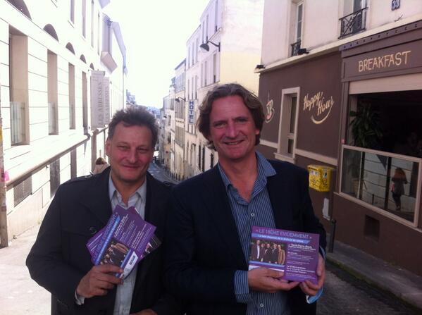 Le18evidemment's tweet photo. Tractage aux Abbesses en compagnie de @CBeigbeder et @dpierre_bloch http://t.co/IsABQ0a0Dy