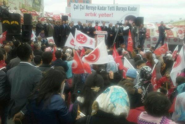 MustafaErzin27's tweet photo. Nizip Mitingimiz sürüyor.  Nizipli hemşehrilerimizin coşku ve heyecanı görülmeye değer. @E_SemihYalcin http://t.co/ReKVcePxN6