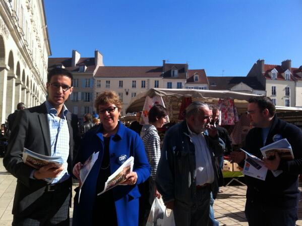 #Municipales2014 Image de campagne au marché ce matin ‏<a href="/chris15a2/">stgermanoise</a> pour #Lamy2014