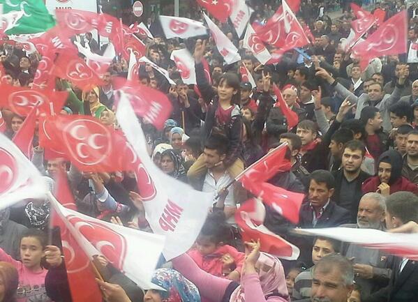 MustafaErzin27's tweet photo. Nizip Mitingimiz sürüyor.  Nizipli hemşehrilerimizin coşku ve heyecanı görülmeye değer. @E_SemihYalcin http://t.co/SXVd3zQRLN