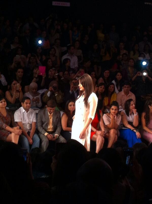 HotureTV's tweet photo. #OhsoSexy @priyankachopra rocks the ramp for @neeta_lulla #FanAlert- @TeamPriyanka @PriyankaChopraN #HOTURE http://t.co/1PyiAiS7w3