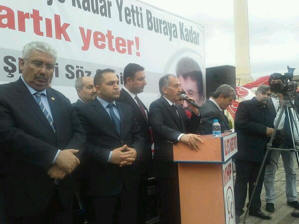 MustafaErzin27's tweet photo. Nizip Mitingimiz sürüyor.  Nizipli hemşehrilerimizin coşku ve heyecanı görülmeye değer. @E_SemihYalcin http://t.co/iCNRbTxlMn