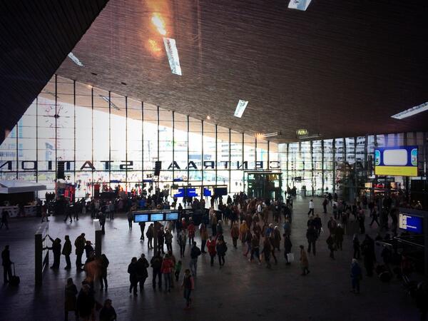Nieuw uitje met Helin: bezoek aan <a href="/RdamCentraal/">Rotterdam Centraal</a> vanuit de huiskamer kunnen we alles in de gaten houden! #RotterdamCS