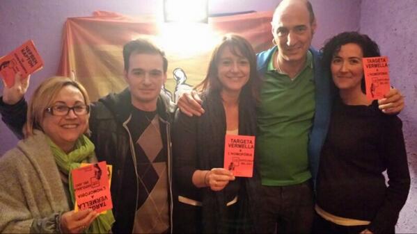 LacastaHuelin's tweet photo. Avui @laiabonetrull ha tret targeta vermella a l'homofòbia amb @KatyPallas1 @eugenirodriguez @oriolvicente i molts + http://t.co/87gb5U9L04