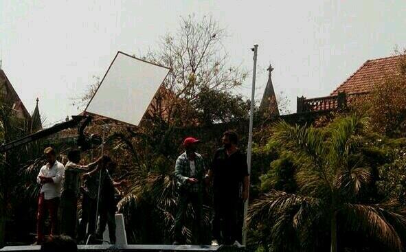 AKSHAY_kumar101's tweet photo. @Akshaykumar على مجموعات من الجبار الفيلم http://t.co/a7I7zAPvOP