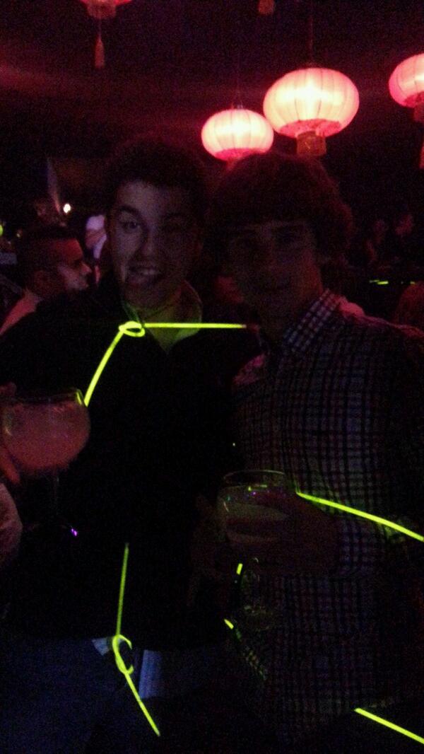 feralvarez44's tweet photo. Muy buena noche de fallas ayer con el señor @nachalves1234 #fallitas #tbclub #bebetealgo http://t.co/IR6fKK9y7d