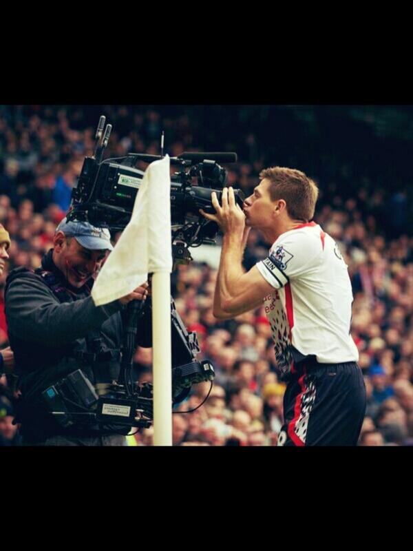 ellinapuspitas's tweet photo. In Old Trafford we win! http://t.co/bGWMdMw4tf