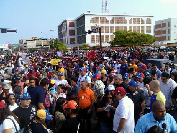 Hace pocos minutos en equina de Plaza de Toros de Maracaibo.