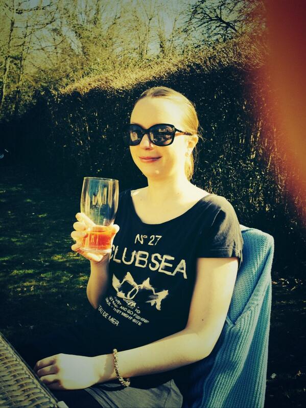 soph12x's tweet photo. Loving this beaut weather! #sun #pubgarden #cider #happy 😎☀️ http://t.co/SkyfUvpQ21