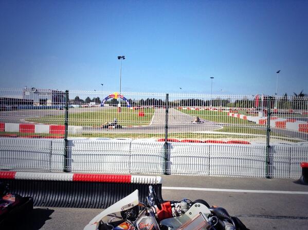 MBD_1's tweet photo. It's that sort of day for karting #perfect weather #RKC #Pedaltothemetal http://t.co/aW6rfEibdV