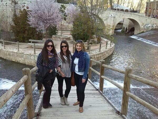 sonialozano93's tweet photo. Dia por alcala con mis chicas http://t.co/dQ9vjQ5U9H