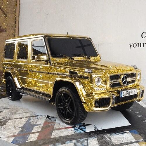 SickCarPictures's tweet photo. Sparkling gold Mercedes http://t.co/Vf5kqiyNdf