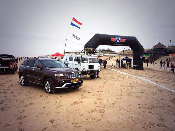 Vandaag hebben wij een aantal modellen #Jeep ingezet om de #strandmarathon #scheveningen - #zandvoort te begeleiden.