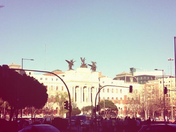 Manuelfrancot's tweet photo. Tarde de paseo por la capital @Marialoqsigue http://t.co/CxErrm4Qyj