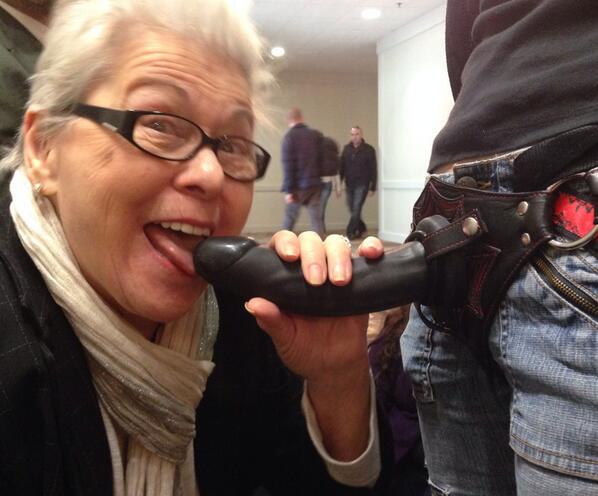 DodsonandRoss's tweet image. Black widow strap on by tantus is the best #catalystcon