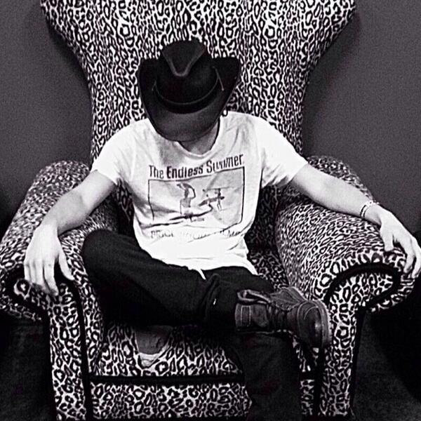 imlikeyo's tweet photo. lookin hella mysterious and shit http://t.co/5gTjxIlpWu