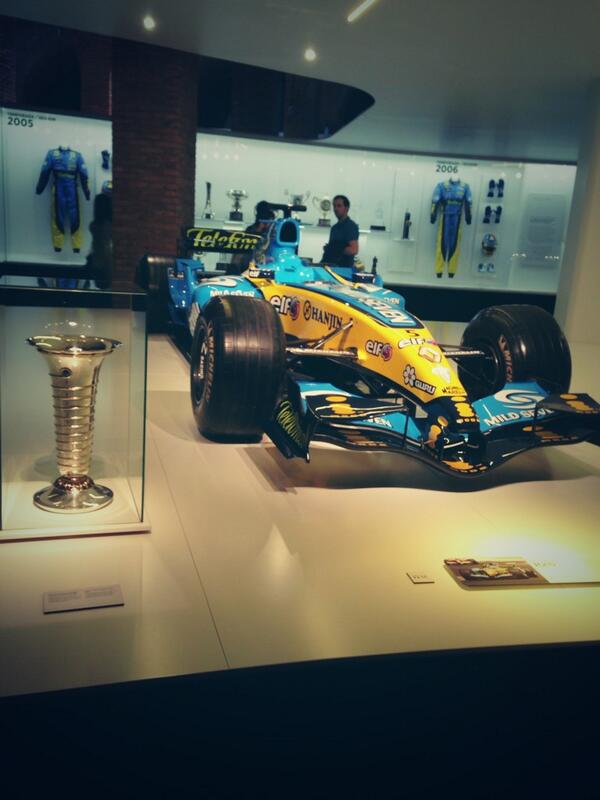 SilMiniYo's tweet photo. Con este coche @alo_oficial se convertía en campeón del mundo. Lo que gritó @SoledadDniz ese día ;) http://t.co/xQZjGChYuk
