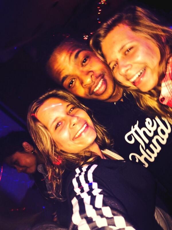 Jo_KittyKat's tweet image. @TwoFreshbeats mad love all night, y'all killed it of course. #twinlove #twofresh ❤️😘💕✨🐱