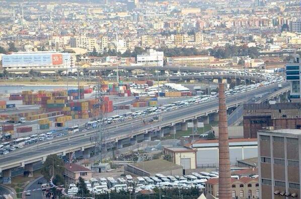 cihatt2's tweet photo. İzmir"de taşıma mitingi.... http://t.co/twgId14Q7l