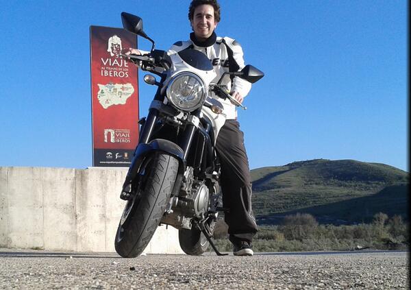 Un momento de relax para unir dos de mis aficiones: las motos y la historia.. #RutaÍbera