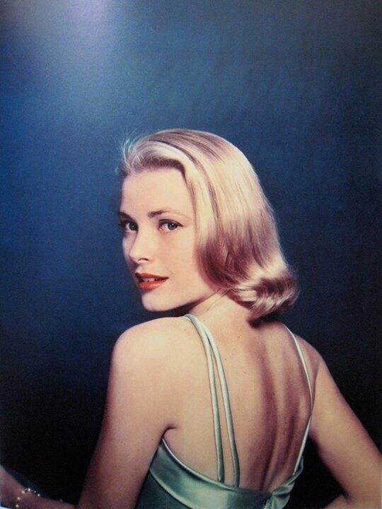 Stunning Image of Grace Kelly in 1954 