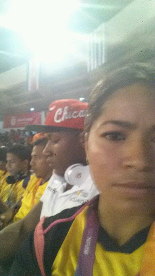 a_escobar_g's tweet photo. Estoy viendo las competencia de pesas http://t.co/bhlZEHF7Q1