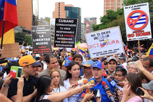alcaldeledezma's tweet photo. Nuestra convicción es invencible. ¡Seguimos acompañando al bravo pueblo en esta lucha pacífica contra la tiranía! http://t.co/95BEf4sMRE