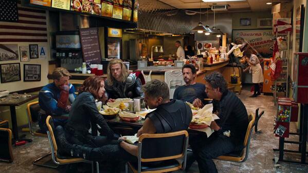 DSheldon_Cooper's tweet photo. Shawarma también es TT, hoy los frikis mandan en Twitter. ¡Shawarmas para todos! http://t.co/5J3VLbqcN5