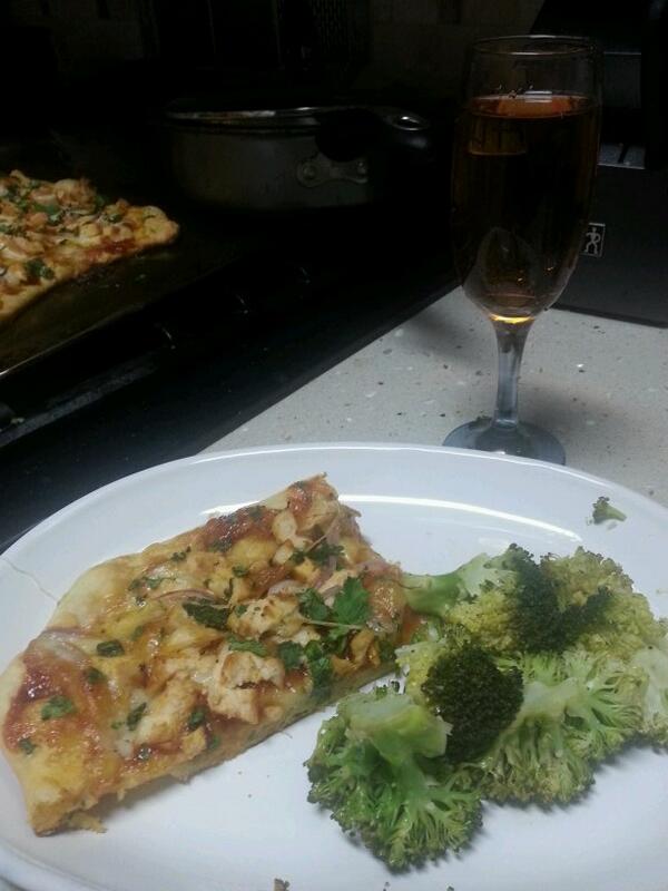 ShopLoveElise's tweet photo. Homemade BBQ chicken pizza, lemon pepper broccoli, and side of wine. #peachdish http://t.co/i5qXpUteqn