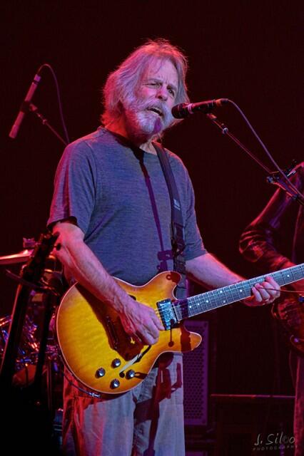 pawhite's tweet image. who's on the couch tonight for final spring tour #Ratdog show?