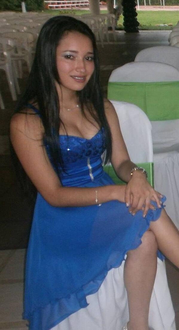 YINNILEON's tweet photo. cuando menos pensamos el tiempo pasa y hay momentos que no quisiera saber de el, estoy un poco triste por mi familia http://t.co/X7wbuNZxhy