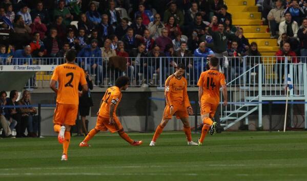 RaphaelVaraneFC's tweet photo. FOTO: Celebración del gol de Cristiano Ronaldo http://t.co/HorNeHc7gP