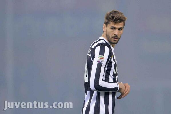 juventusfc's tweet photo. Stat. del http://t.co/HdwyGefnK9:  57% possesso palla bianconero, 6 traversoni per il Genoa contro i 2 per la #Juve http://t.co/87rQYlhEBl