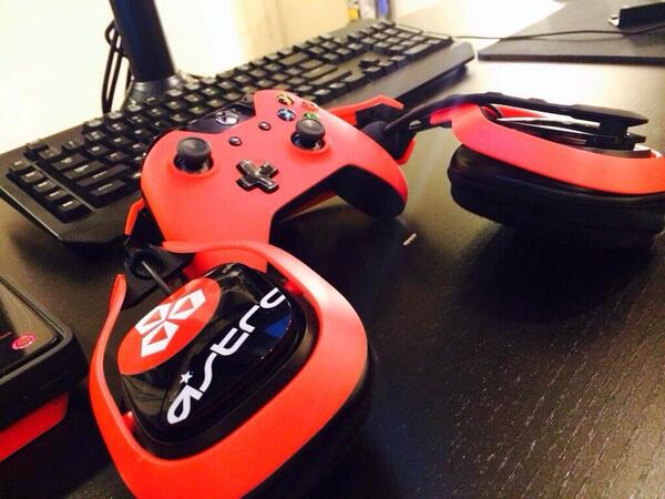 ASTROGaming's tweet photo. #ASTROfamily! RT @TheComedyy: @ScufGaming this controller looks soooo good with the @ASTROGaming Neon Red A40's ;) http://t.co/1SlpKiNLML