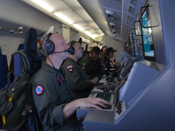 jaxdotcom's tweet photo. NAS Jacksonville squadron assisting search for missing Malaysian passenger jet http://t.co/gFgD782FWa #MH370 http://t.co/xMl66cb5G1