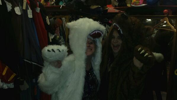_Kelly's tweet photo. Bear hugs! @RachaelHack http://t.co/EcM40waiuq