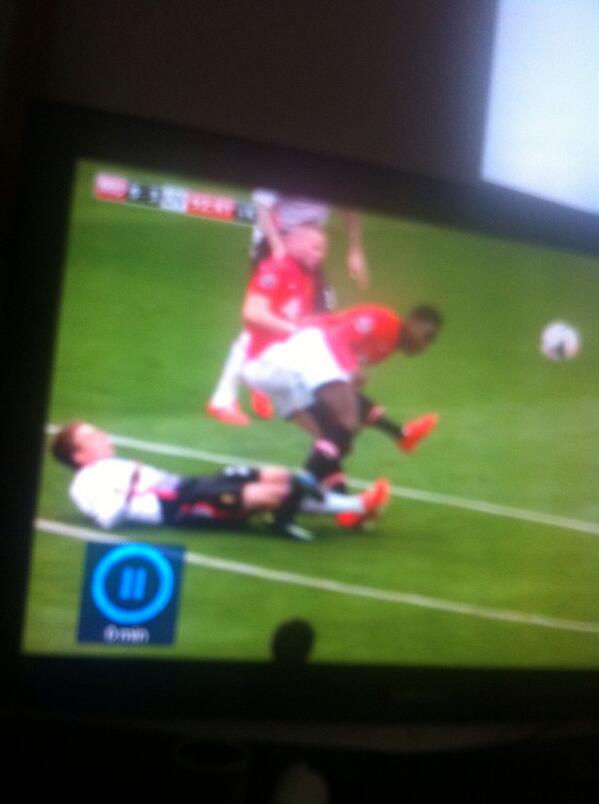 #FutureOfEngland LOL! Wellbeck and Cleverley tackling each other