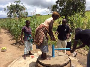 W4Z1's tweet photo. @Wells4Zoe pumps cost little to make &amp; install. €1=free water for one person for life. http://t.co/J4mwFOY3L1 http://t.co/1BB2qT6JR6