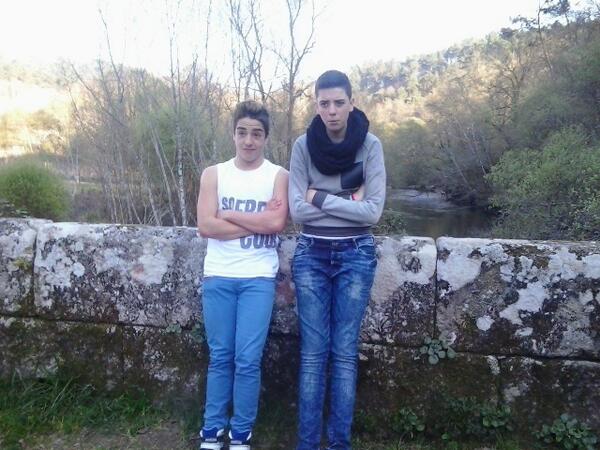 Samu11BigBang's tweet photo. un dos mellores amigos que teño yos seus vicios e a suas chungas adiccions http://t.co/dxJFwvxsf4