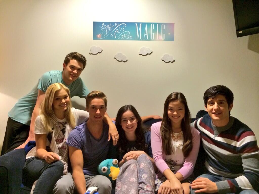 Wesam Keesh 2night On Disney I Guest Star On I Didn T Do It Olivia Holt Pipercurda Peytonpclark Lindylicious Ididntdoit Http T Co 8fpr7ajhwn